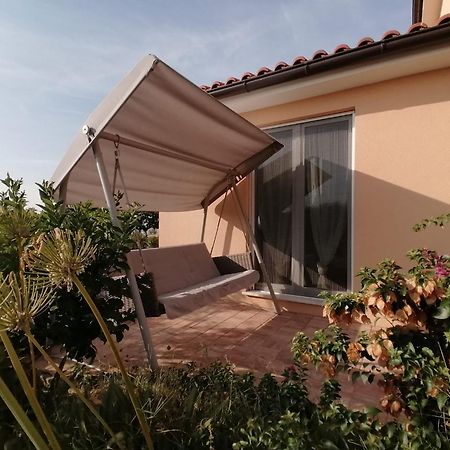 Vila Dubravka - Schoen Und Komfortabel Inmitten Von Olivenbaeumen Und Weinbergen Mit Whirlpool Valtura Buitenkant foto