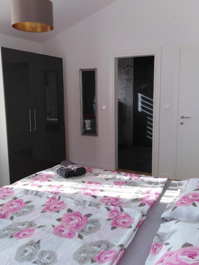 Vila Dubravka - Schoen Und Komfortabel Inmitten Von Olivenbaeumen Und Weinbergen Mit Whirlpool Valtura Buitenkant foto