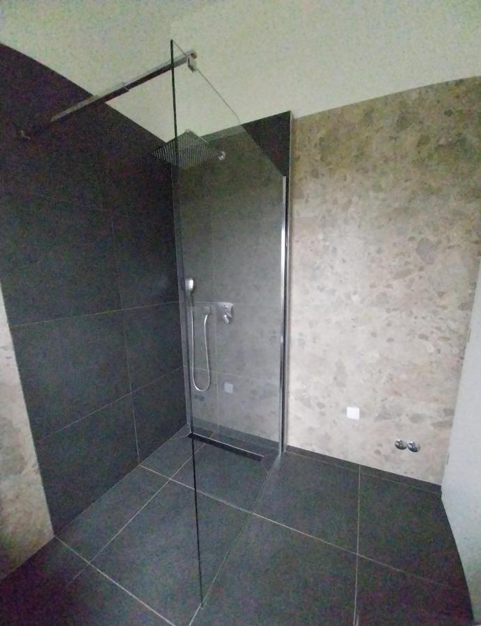 Vila Dubravka - Schoen Und Komfortabel Inmitten Von Olivenbaeumen Und Weinbergen Mit Whirlpool Valtura Buitenkant foto