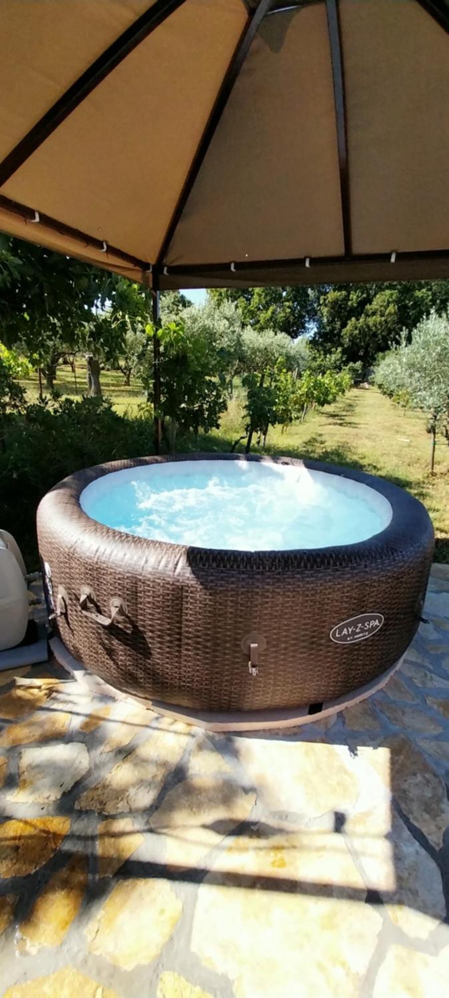 Vila Dubravka - Schoen Und Komfortabel Inmitten Von Olivenbaeumen Und Weinbergen Mit Whirlpool Valtura Buitenkant foto