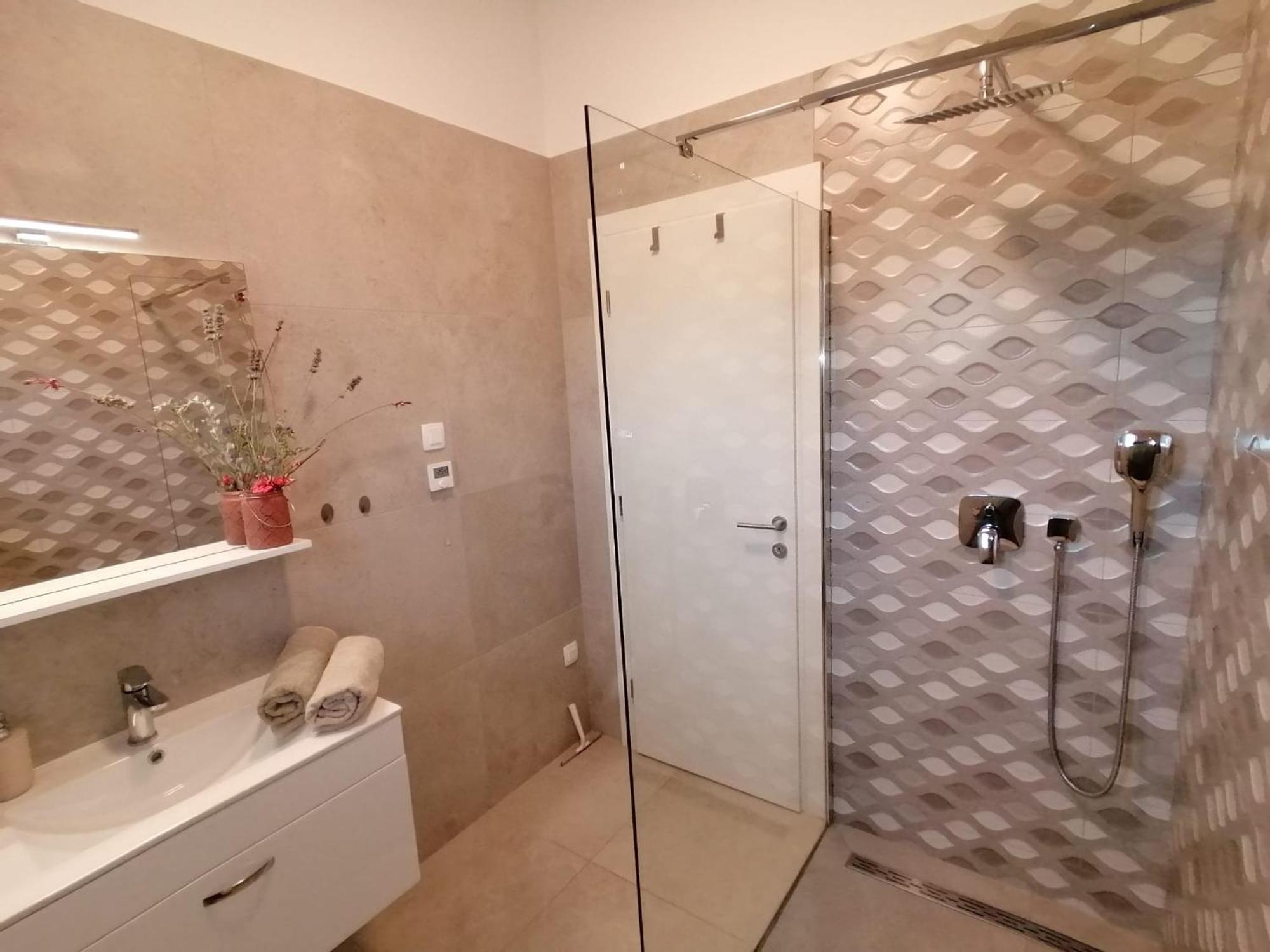 Vila Dubravka - Schoen Und Komfortabel Inmitten Von Olivenbaeumen Und Weinbergen Mit Whirlpool Valtura Buitenkant foto